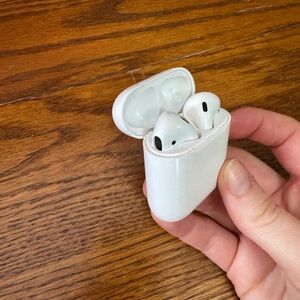 Apple White Wireless Earbuds with Case